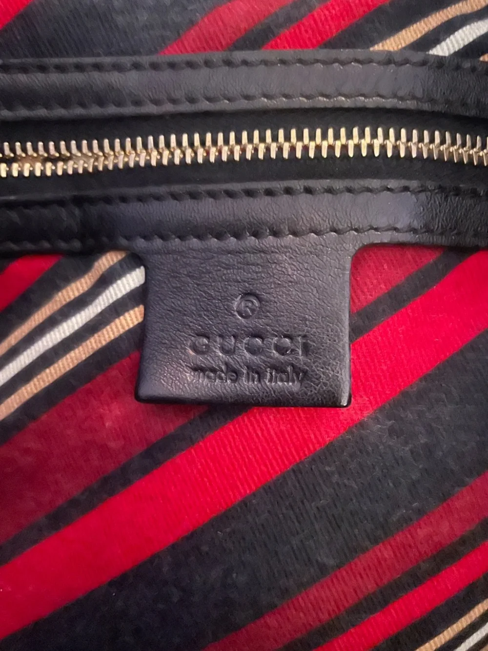 Gucci Women’s Black Tote Shoulder Bag GG Logo Gold Hardware Zip Lined Pockets